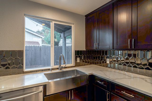 7913 Lichen Dr, Citrus Heights, CA 95621