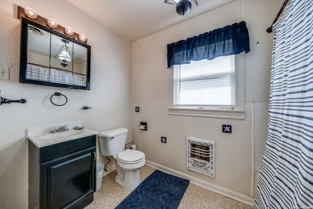 615 main, Karnes City, TX 78118