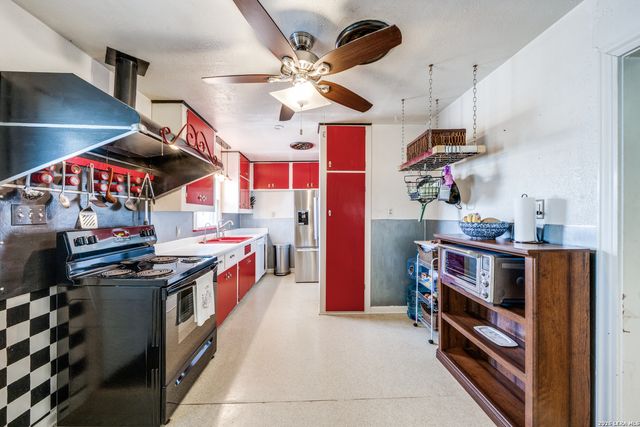 615 main, Karnes City, TX 78118