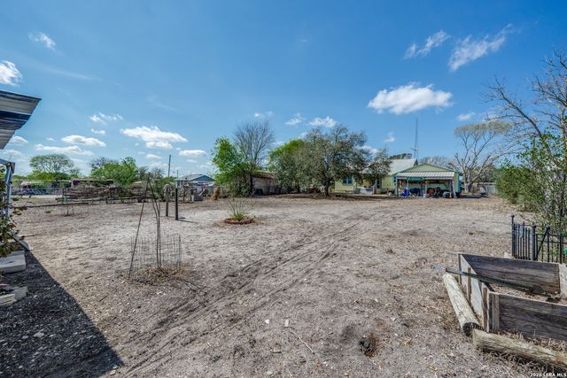 615 main, Karnes City, TX 78118