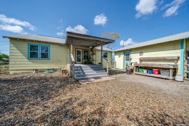 615 main, Karnes City, TX 78118
