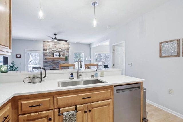 5620 S 76th STREET #10, Greendale, WI 53129