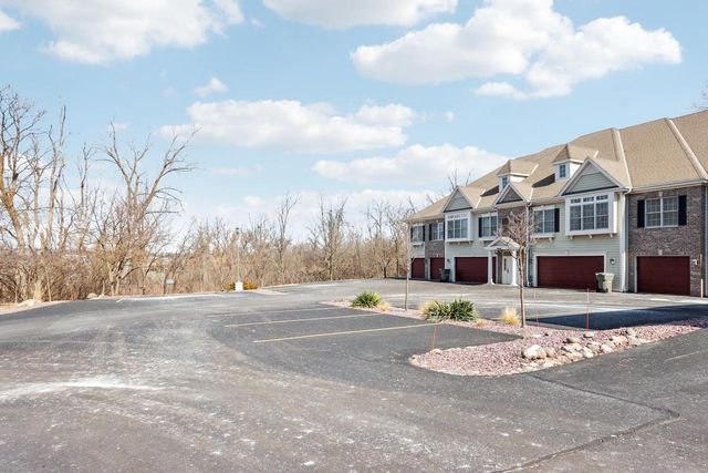 5620 S 76th STREET #10, Greendale, WI 53129