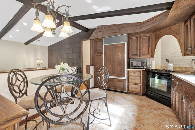 23 Leighton Court, North Haven, CT 06473