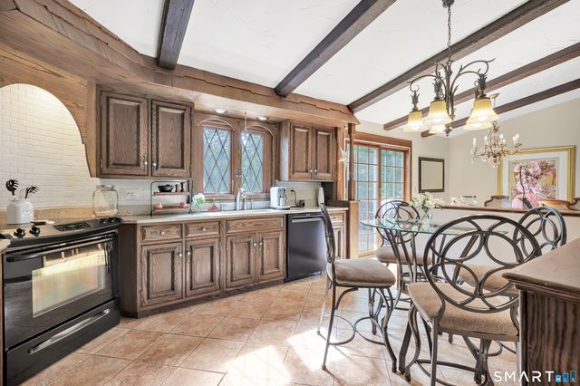 23 Leighton Court, North Haven, CT 06473