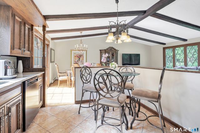 23 Leighton Court, North Haven, CT 06473