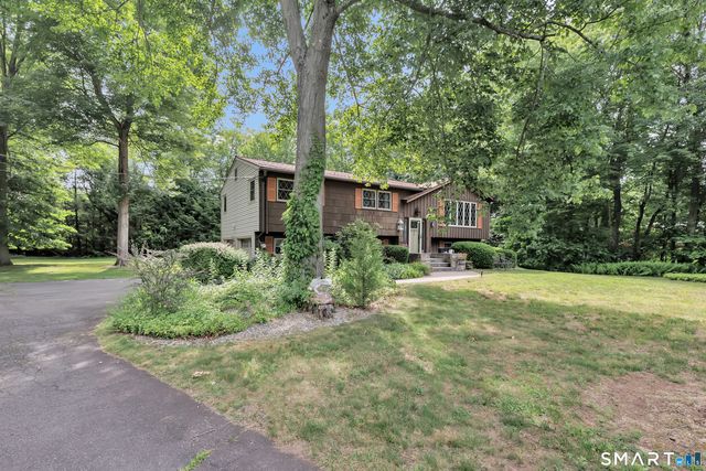 23 Leighton Court, North Haven, CT 06473