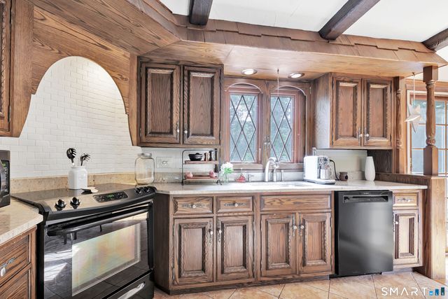 23 Leighton Court, North Haven, CT 06473