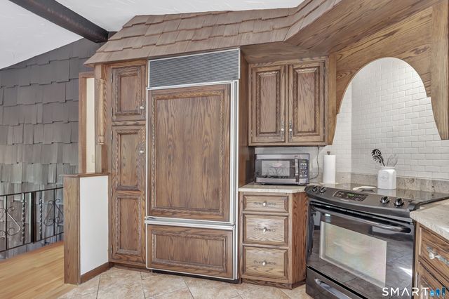 23 Leighton Court, North Haven, CT 06473