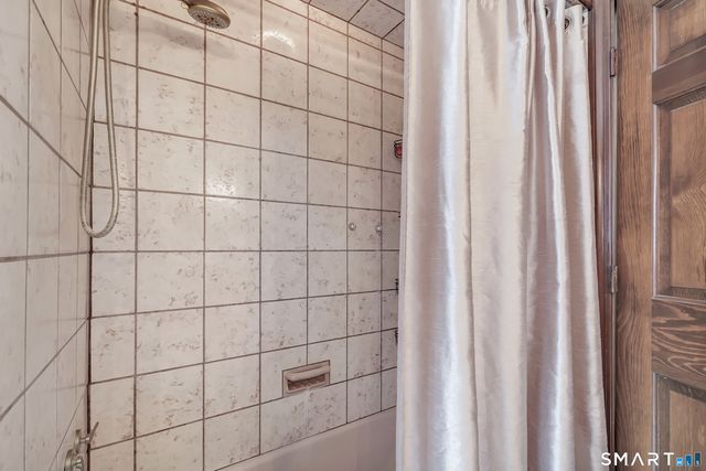 23 Leighton Court, North Haven, CT 06473