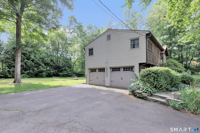 23 Leighton Court, North Haven, CT 06473