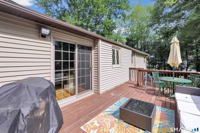23 Leighton Court, North Haven, CT 06473