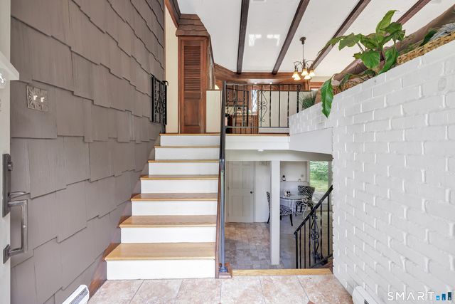 23 Leighton Court, North Haven, CT 06473