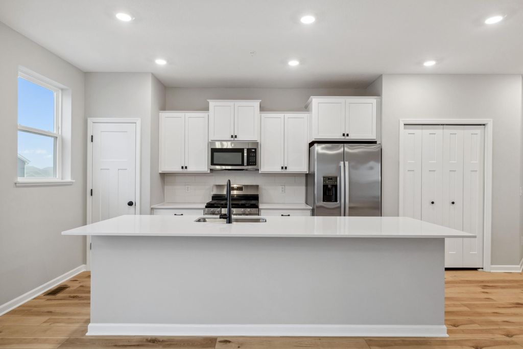 6746 Wildflower Way, Minnetrista, MN 55331