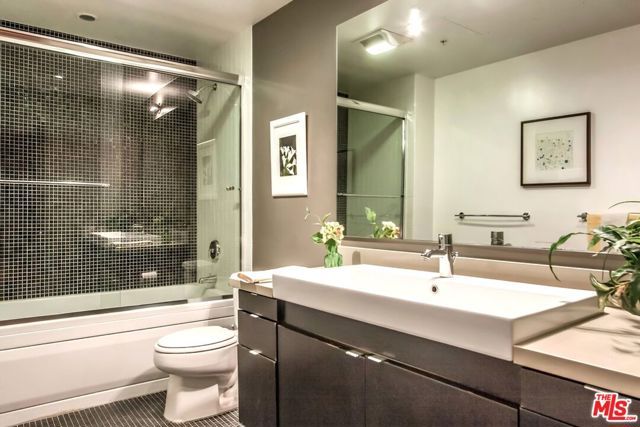 500 Molino Street 214, Los Angeles, CA 90013