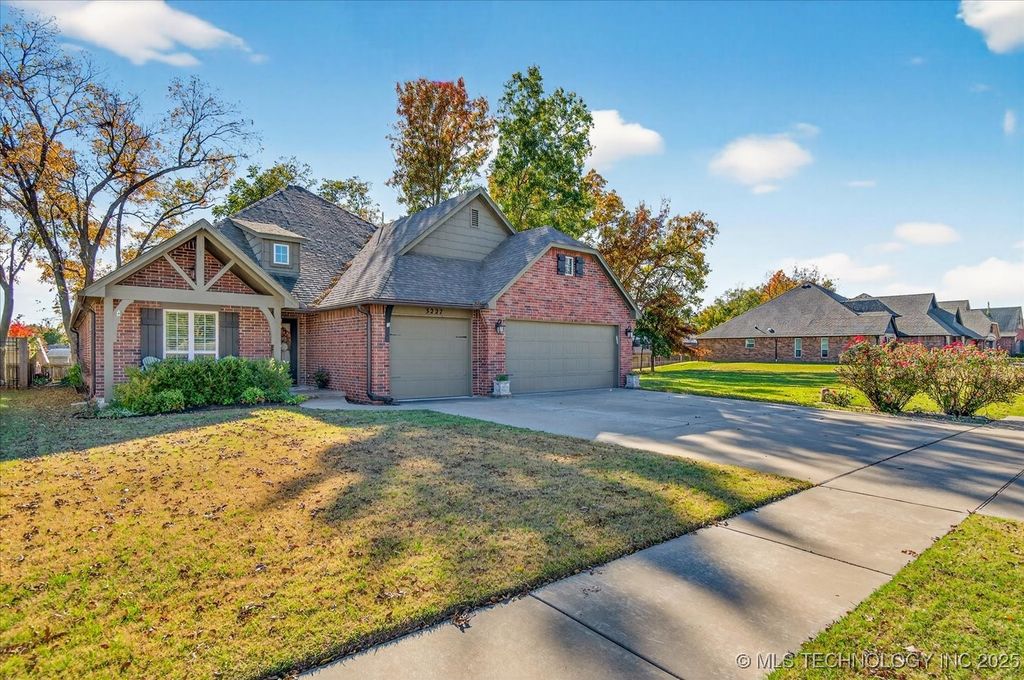 3227 Boardwalk Court, Bartlesville, OK 74006
