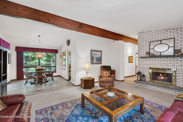 44 Max'S Place, West Hurley, NY 12491