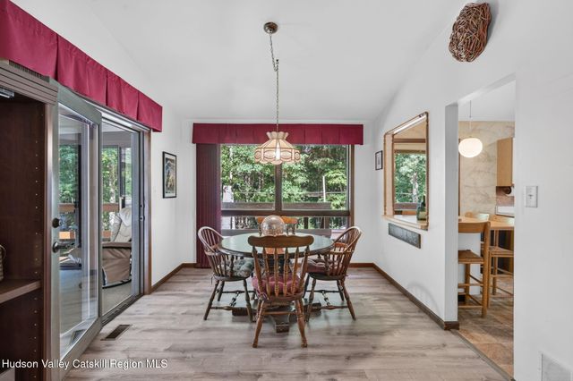 44 Max'S Place, West Hurley, NY 12491