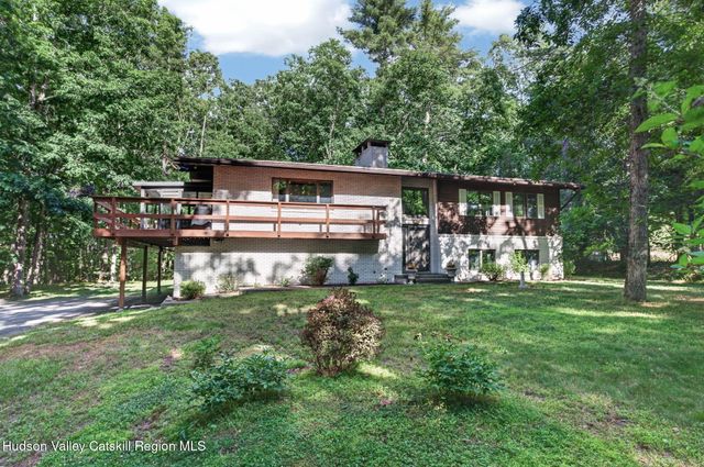 44 Max'S Place, West Hurley, NY 12491