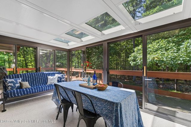 44 Max'S Place, West Hurley, NY 12491