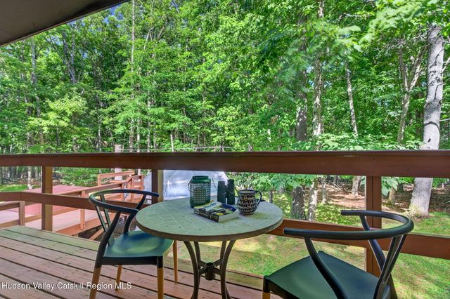 44 Max'S Place, West Hurley, NY 12491