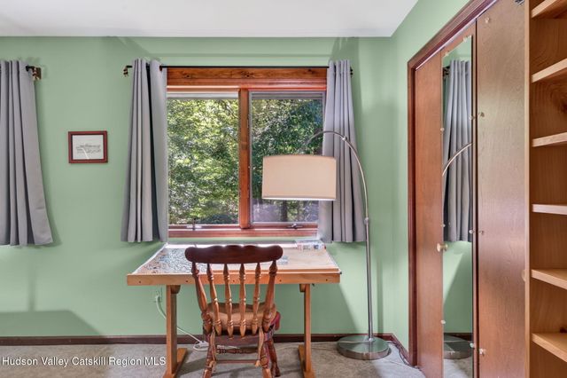 44 Max'S Place, West Hurley, NY 12491