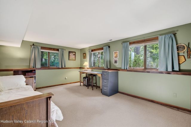 44 Max'S Place, West Hurley, NY 12491