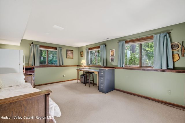 44 Max'S Place, West Hurley, NY 12491