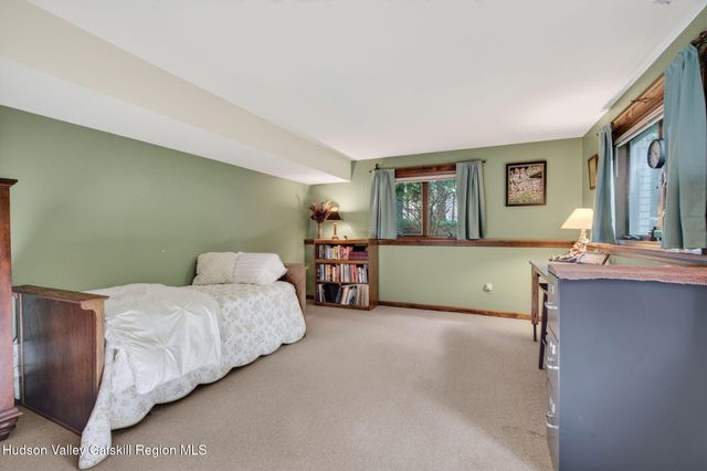 44 Max'S Place, West Hurley, NY 12491