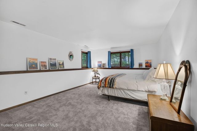 44 Max'S Place, West Hurley, NY 12491