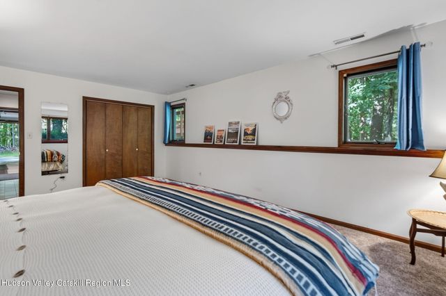 44 Max'S Place, West Hurley, NY 12491