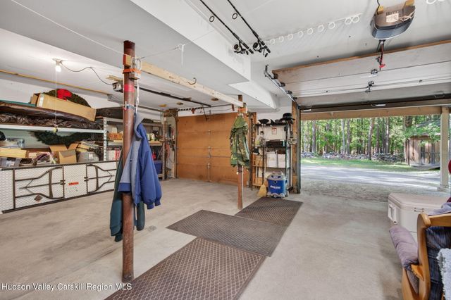 44 Max'S Place, West Hurley, NY 12491