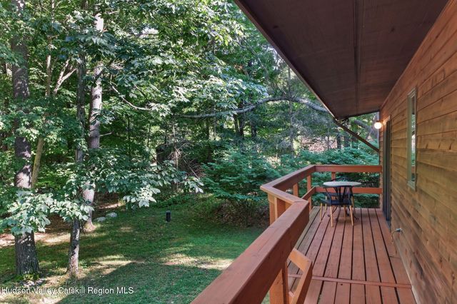 44 Max'S Place, West Hurley, NY 12491