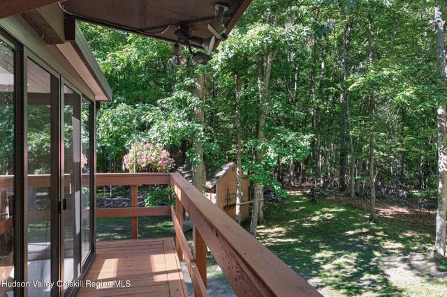 44 Max'S Place, West Hurley, NY 12491