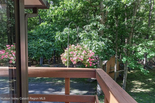 44 Max'S Place, West Hurley, NY 12491