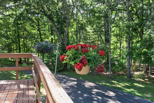 44 Max'S Place, West Hurley, NY 12491