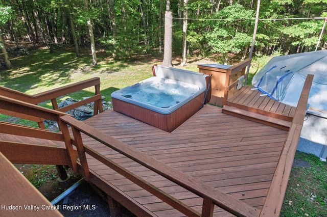 44 Max'S Place, West Hurley, NY 12491