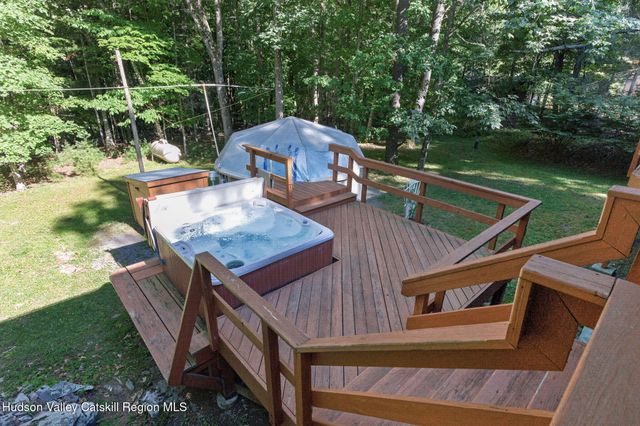 44 Max'S Place, West Hurley, NY 12491