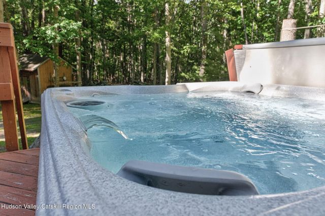 44 Max'S Place, West Hurley, NY 12491