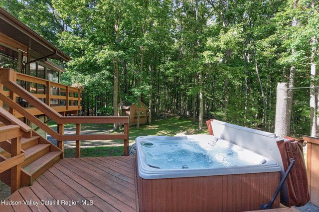 44 Max'S Place, West Hurley, NY 12491