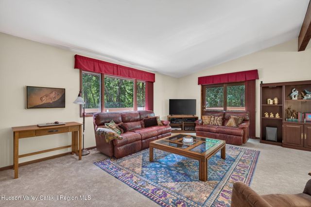 44 Max'S Place, West Hurley, NY 12491
