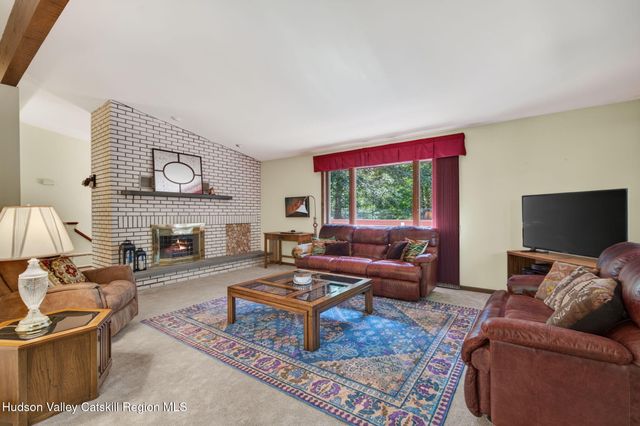44 Max'S Place, West Hurley, NY 12491