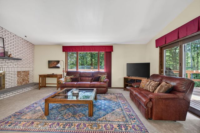 44 Max'S Place, West Hurley, NY 12491