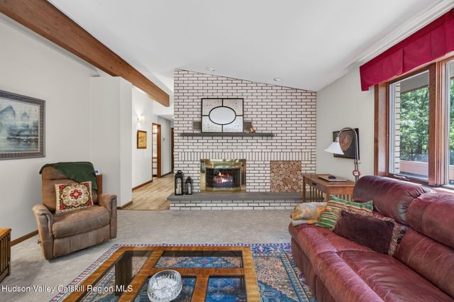 44 Max'S Place, West Hurley, NY 12491