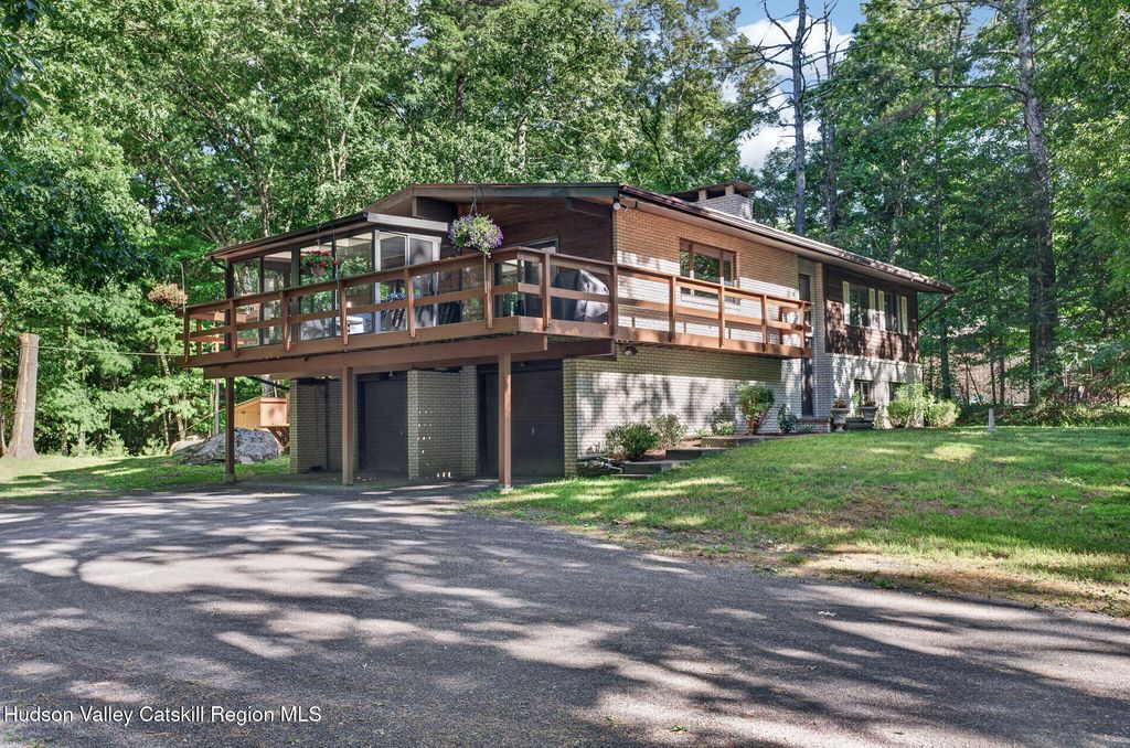 44 Max'S Place, West Hurley, NY 12491