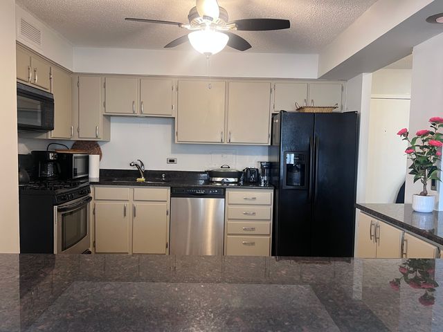 8809 Golf Road 7H, Niles, IL 60714