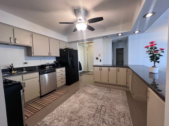 8809 Golf Road 7H, Niles, IL 60714