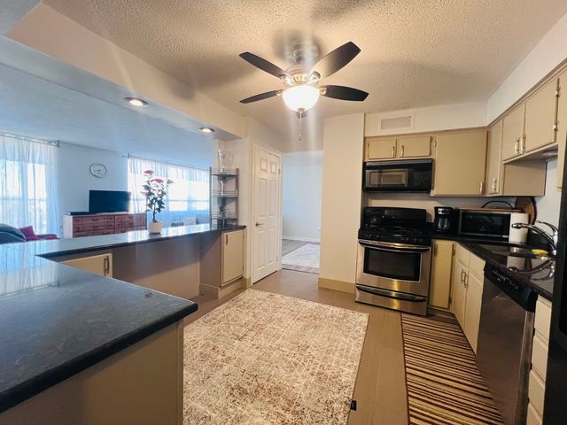 8809 Golf Road 7H, Niles, IL 60714