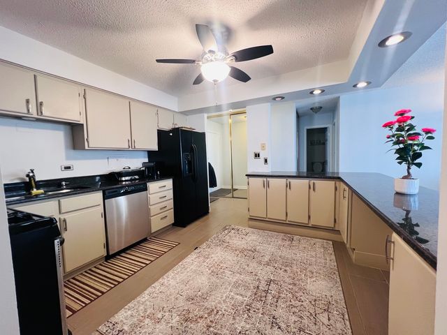 8809 Golf Road 7H, Niles, IL 60714