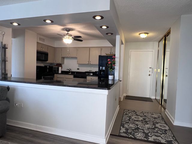 8809 Golf Road 7H, Niles, IL 60714